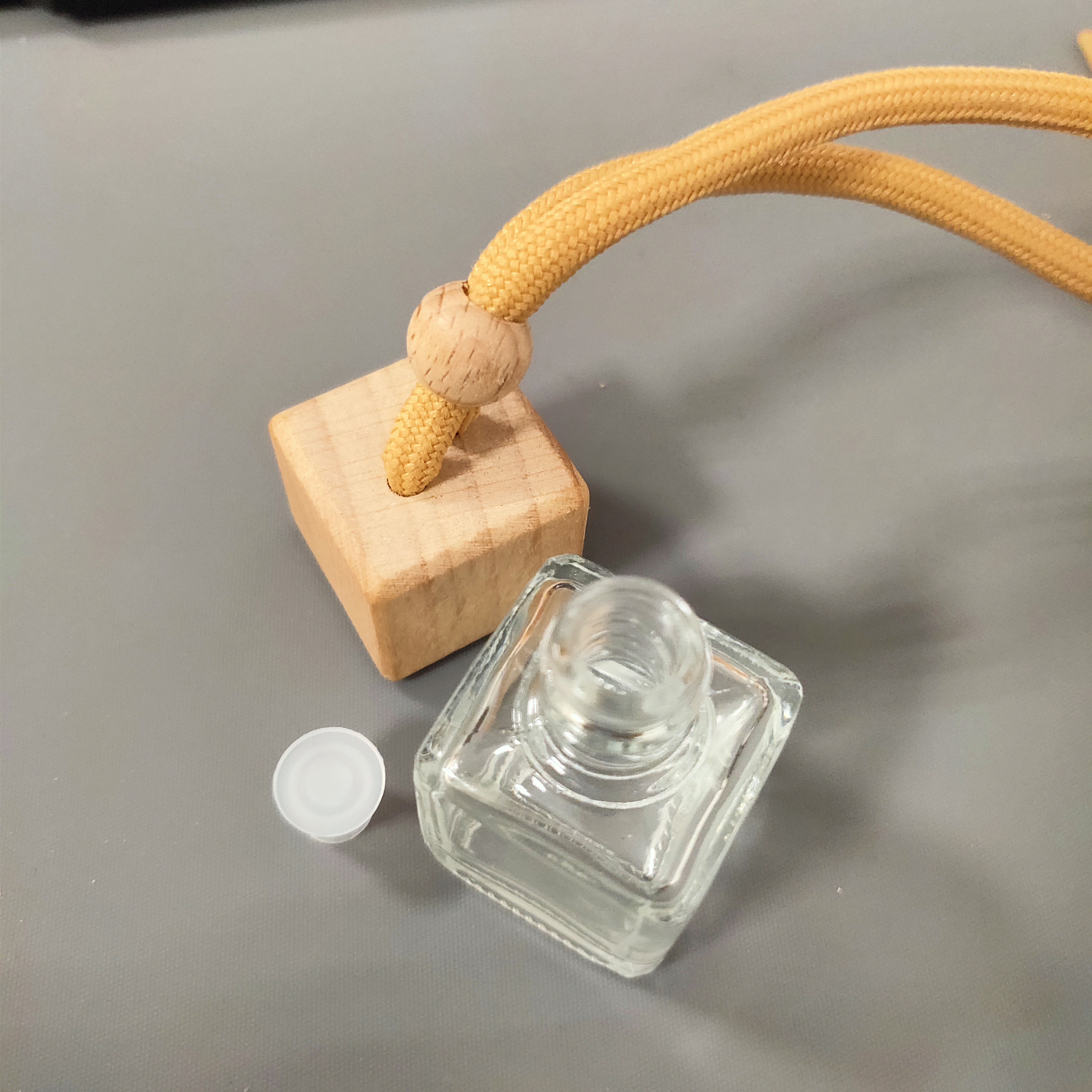 Hanging Car Perfume Glass Bottle Essential Oil Diffuser, Aromatherapy Car Air Freshener