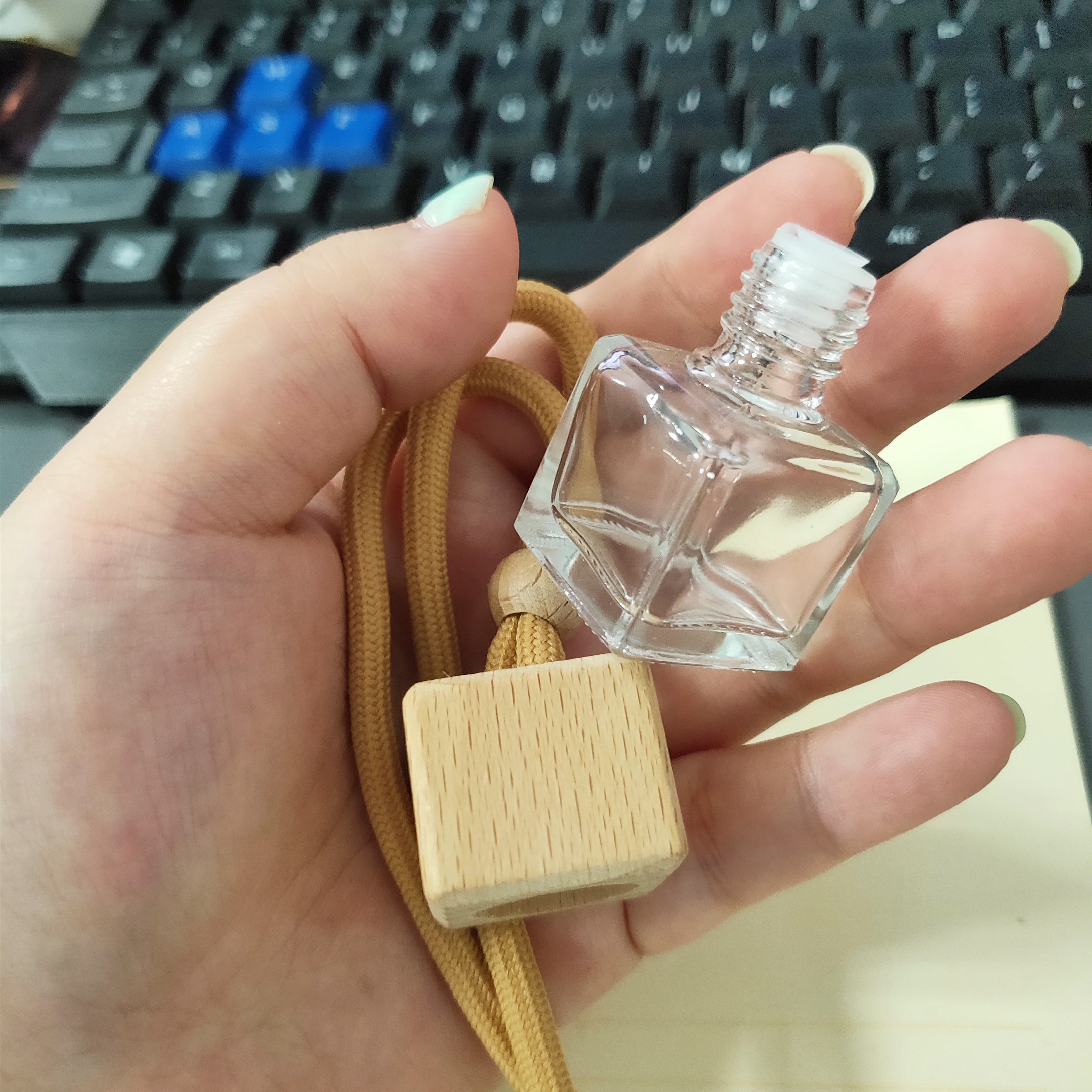 Hanging Car Perfume Glass Bottle Essential Oil Diffuser, Aromatherapy Car Air Freshener