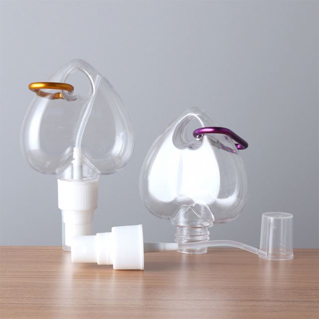 Heart Shape Hot Selling Empty 30ml 50ml 60ml 100ml Hand Sanitizer Bottle with Keychain Carabiner