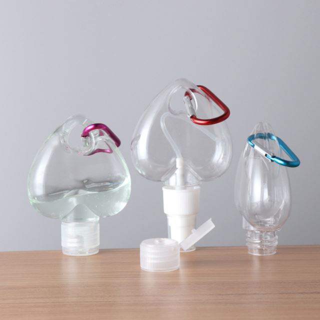 Heart Shape Hot Selling Empty 30ml 50ml 60ml 100ml Hand Sanitizer Bottle with Keychain Carabiner
