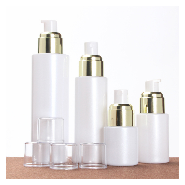 Hengjian 20ml 30ml 60ml 100ml White Cosmetic Glass Toner And Perfume Bottle With Spray Pump And Gold Cap