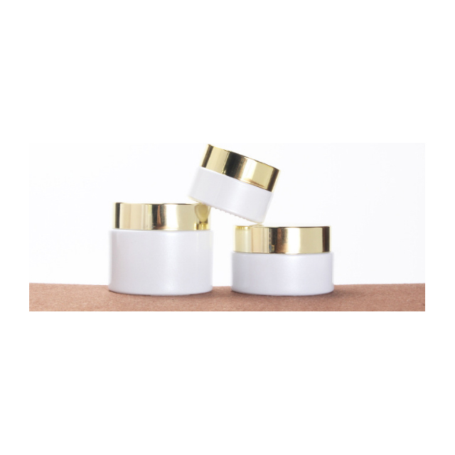 Hengjian 20ml 30ml 60ml 100ml White Cosmetic Glass Toner And Perfume Bottle With Spray Pump And Gold Cap