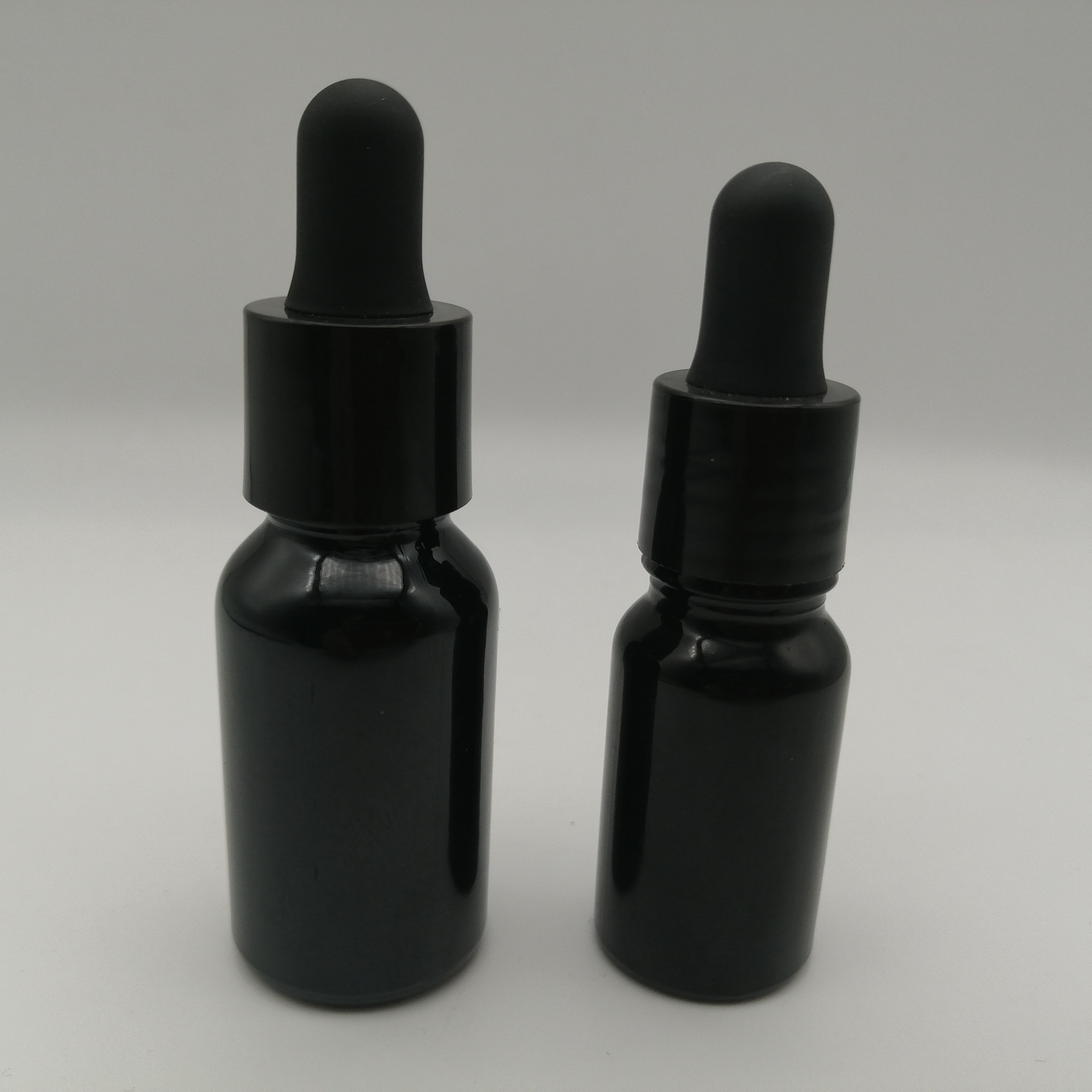High Quality 10ml, 15ml, 20ml, 30ml, 50ml, 100ml Glossy Black Essential Oil Glass Bottle With Black Smooth Glass Dropper