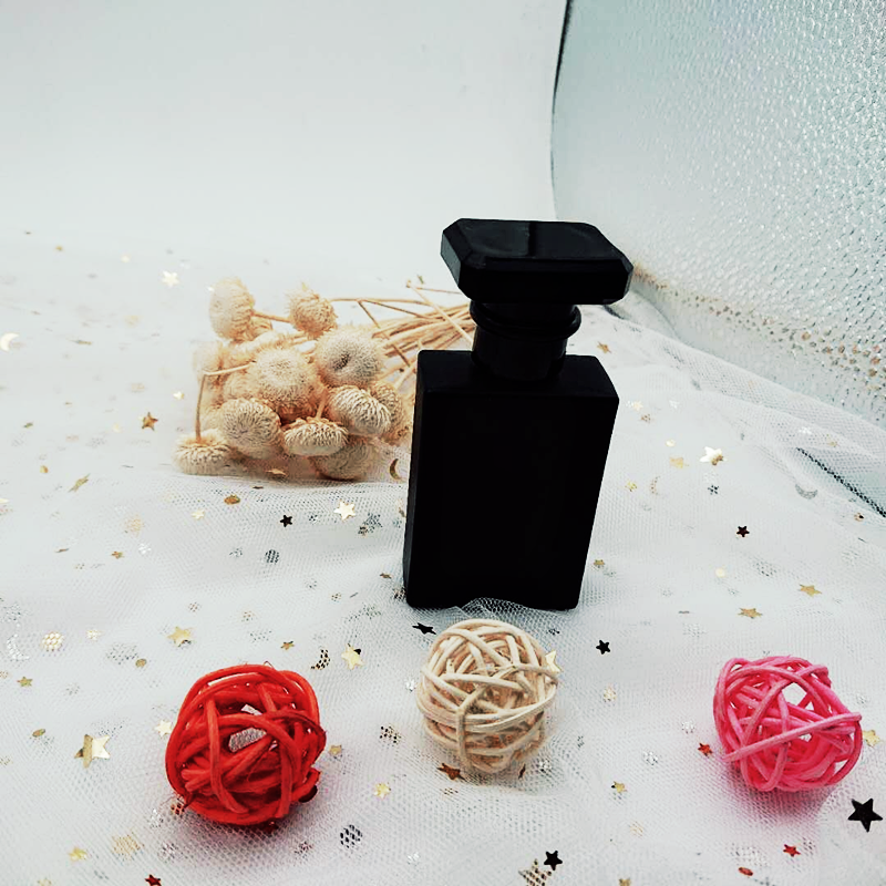 High Quality 30/50ml perfume bottle transparent black glass bottle cosmetic empty bottle