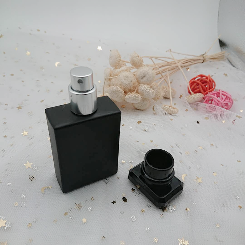 High Quality 30/50ml perfume bottle transparent black glass bottle cosmetic empty bottle