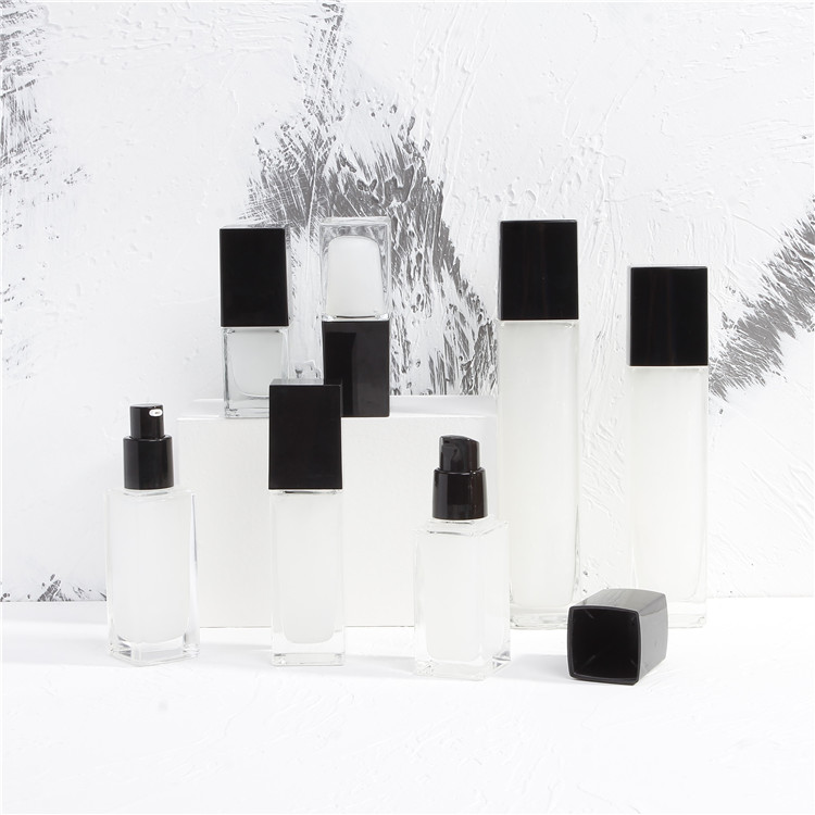 High Quality Cosmetic Packaging Square Cosmetic Glass Bottle Set