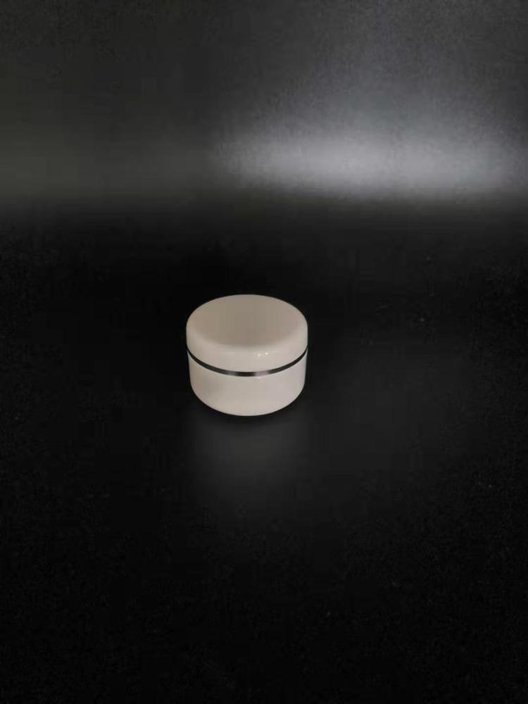 High Quality Cosmetic Plastic PP White Cream Jar with Silver edge Lid