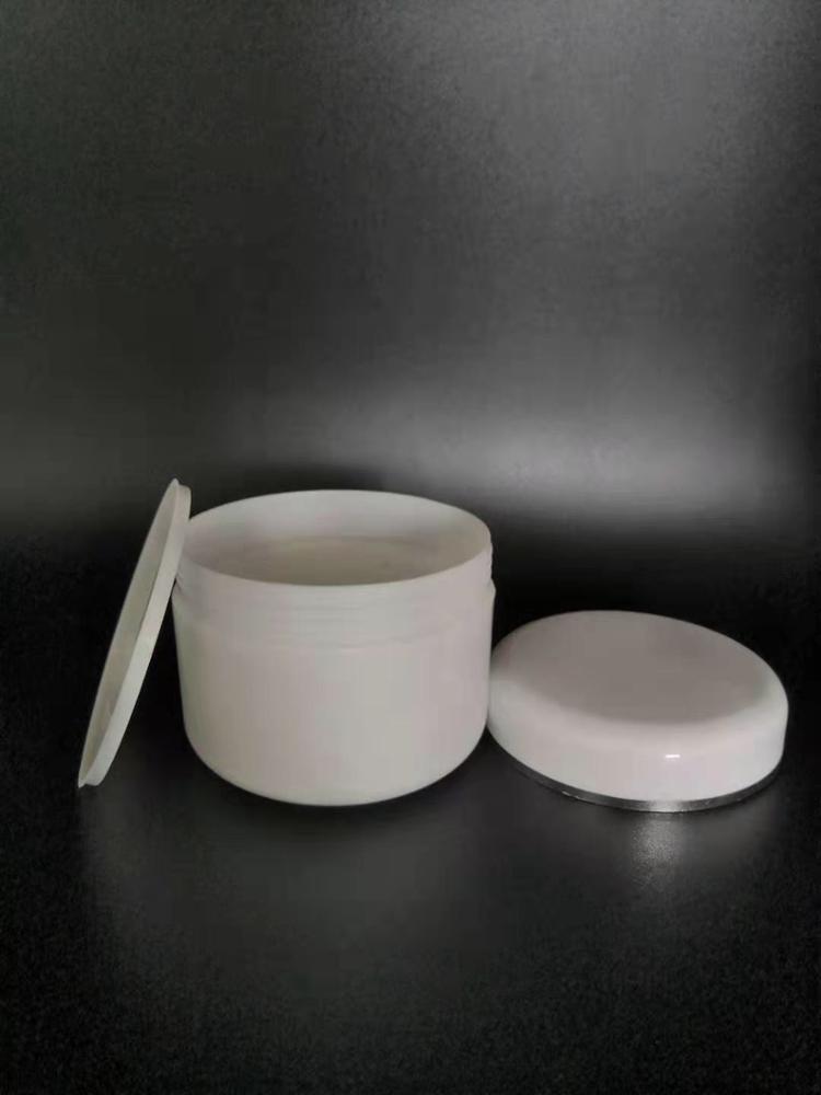 High Quality Cosmetic Plastic PP White Cream Jar with Silver edge Lid