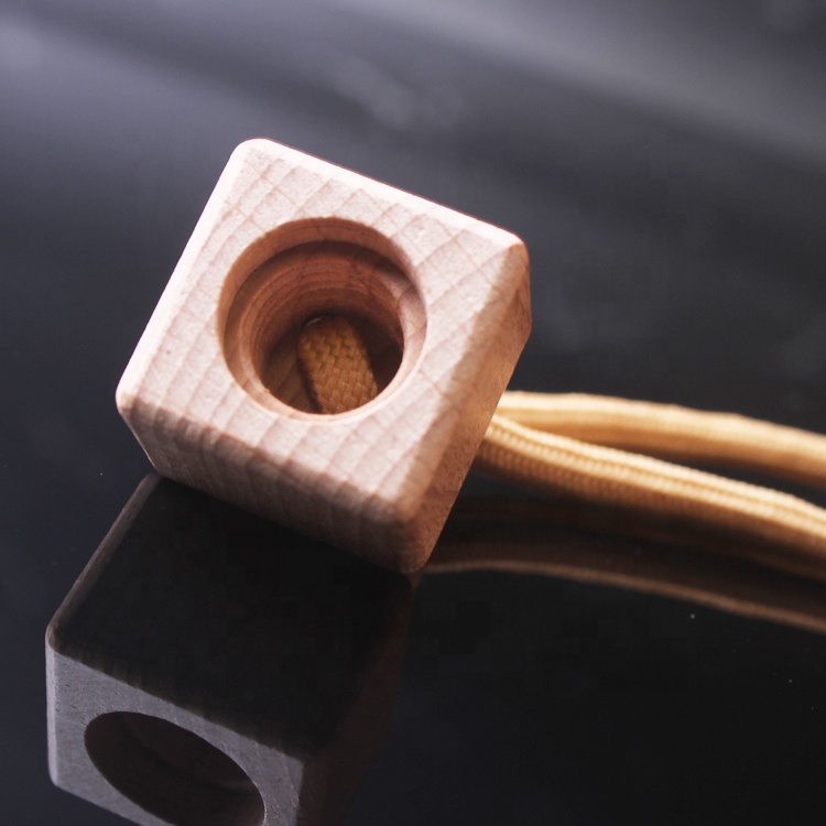 High Quality Diffuser Auto Decoration Wooden Lid Cotton Rope Car Perfume Glass Square Hang Diffuser Bottle