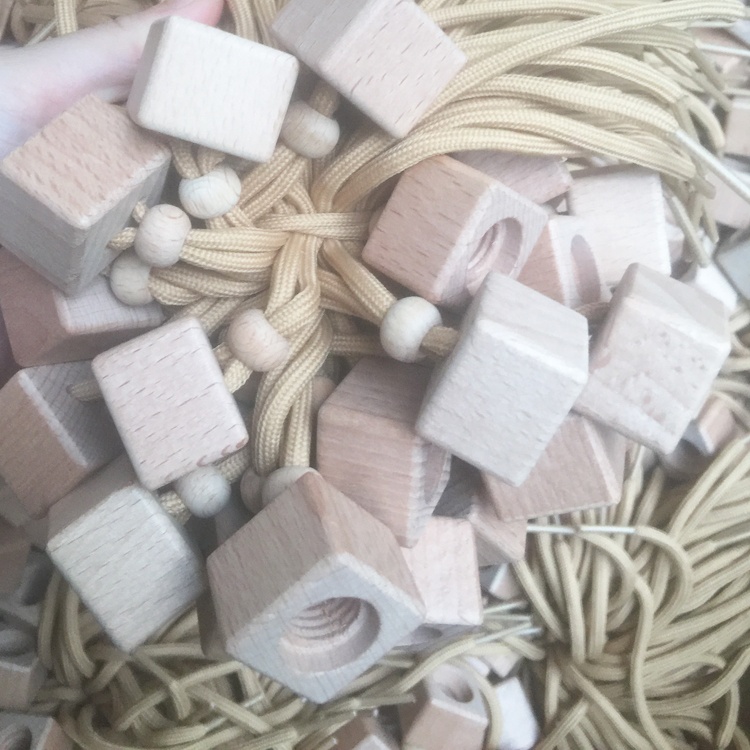 High Quality Diffuser Auto Decoration Wooden Lid Cotton Rope Car Perfume Glass Square Hang Diffuser Bottle