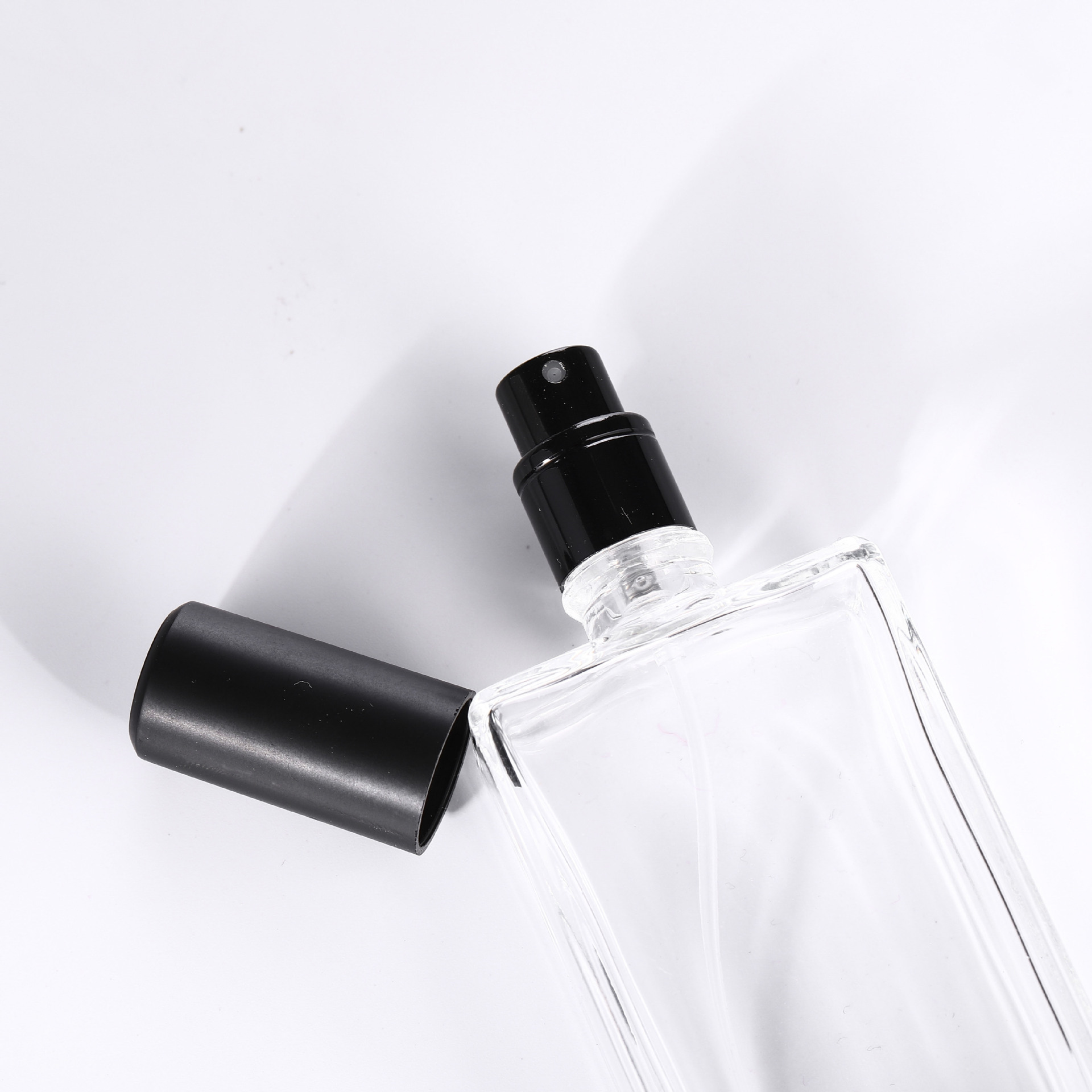 High Quality Empty 50ml Clear Rectangle Glass Spray Bottles Refillable Square Glass Perfume Bottle