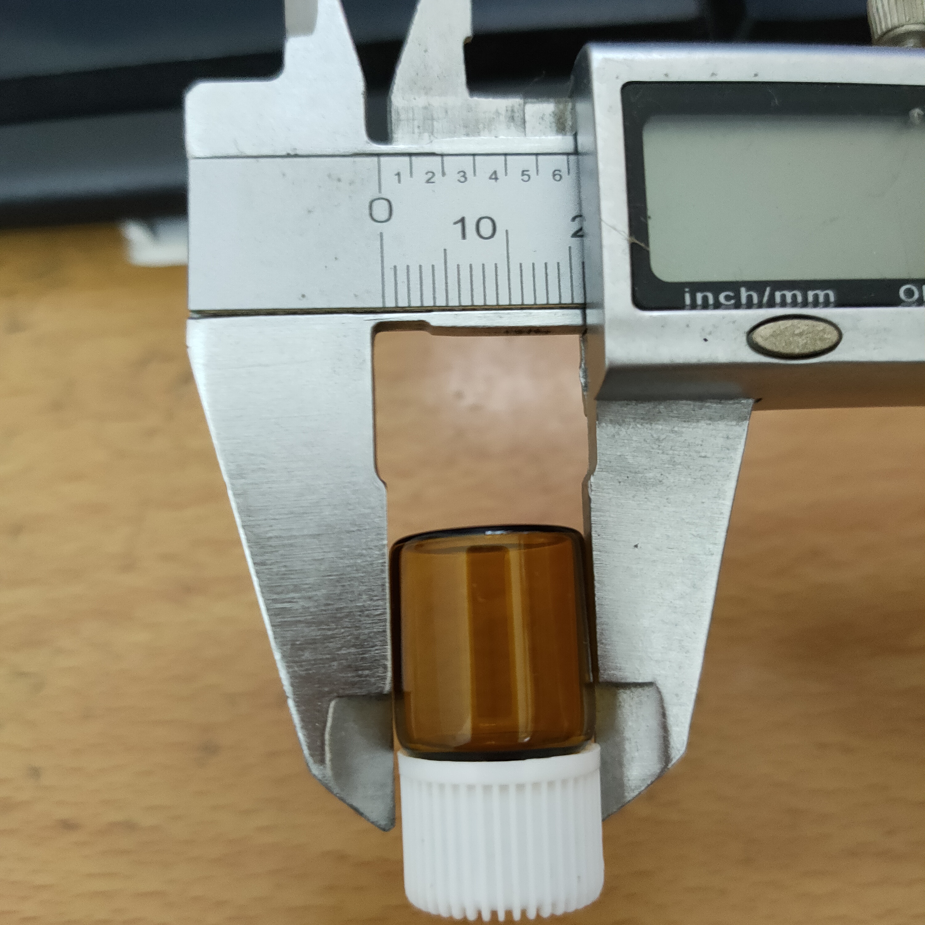 High Quality Essential Oil Bottles,1ml Mini Sample bottle Amber Glass Vials