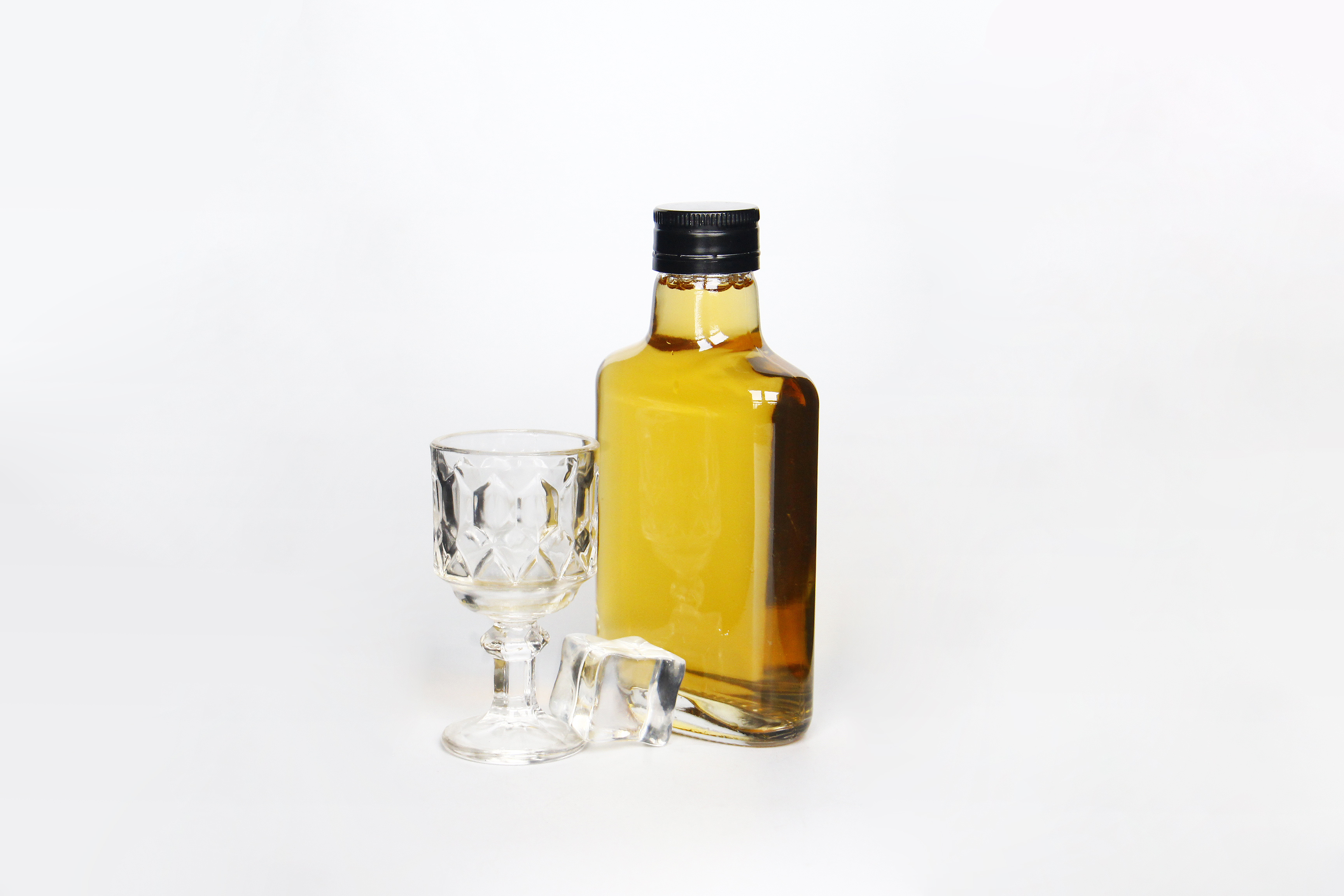 High Quality Flask Glass Bottle With Screw Lid 100m150ml 200ml 250ml 350ml 500ml For Whisky Cold Brew Coffee Juice Liquor