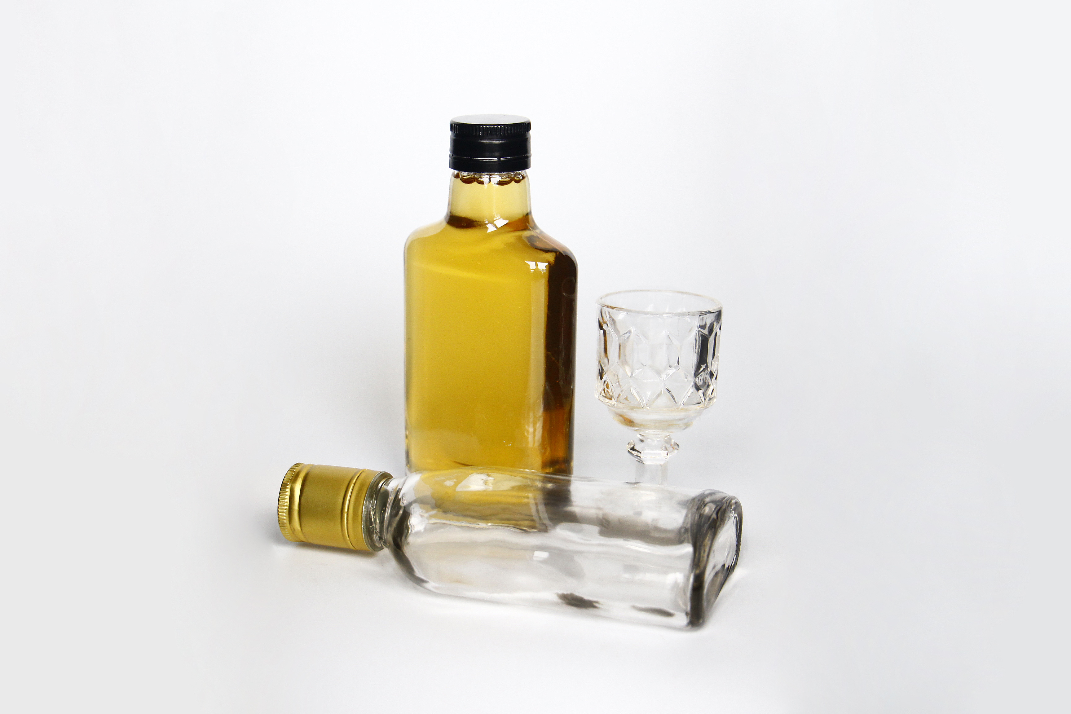 High Quality Flask Glass Bottle With Screw Lid 100m150ml 200ml 250ml 350ml 500ml For Whisky Cold Brew Coffee Juice Liquor