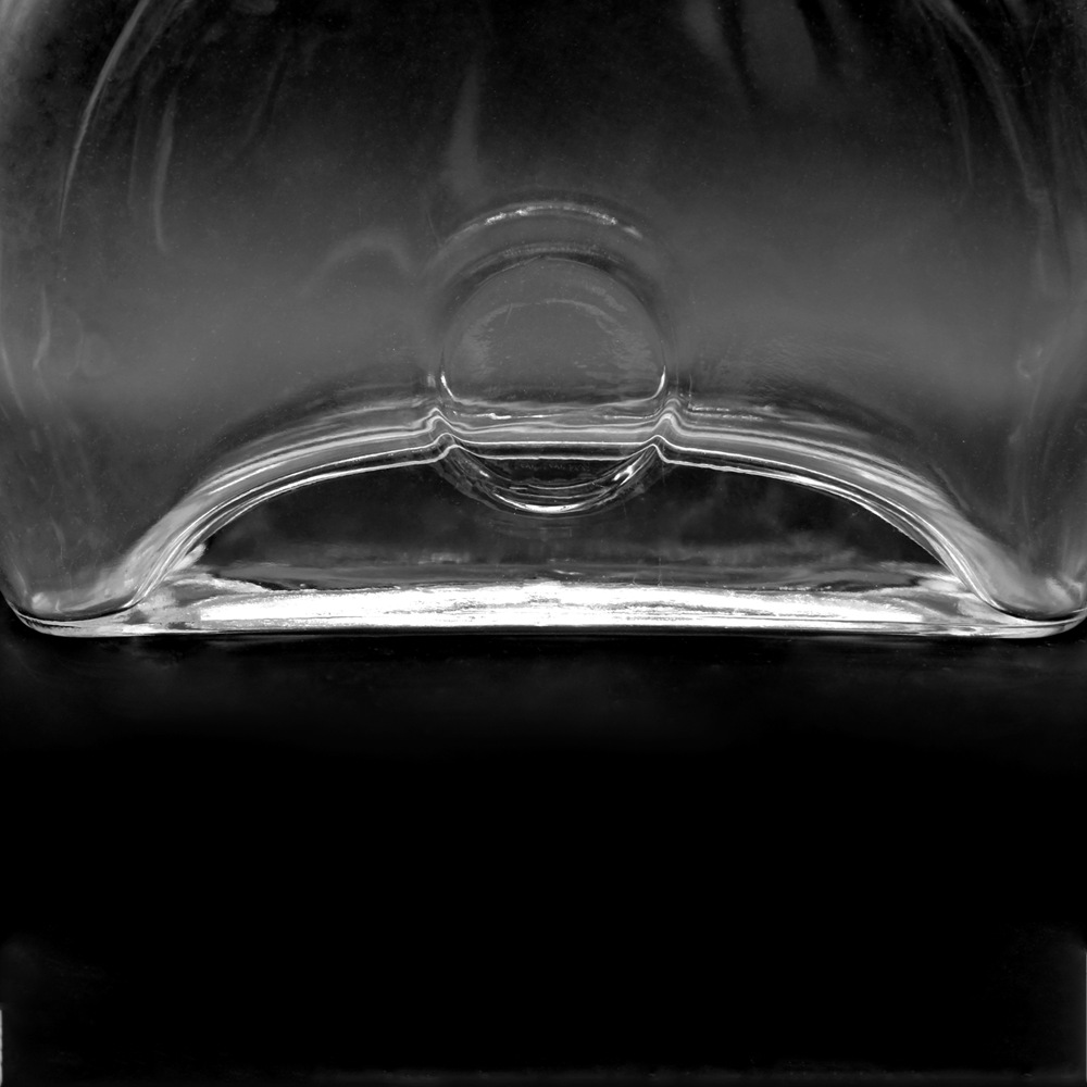 High Quality Flat Round Flint Clear 50cl Glass Brandy Vodka Liquor Whisky Bottle