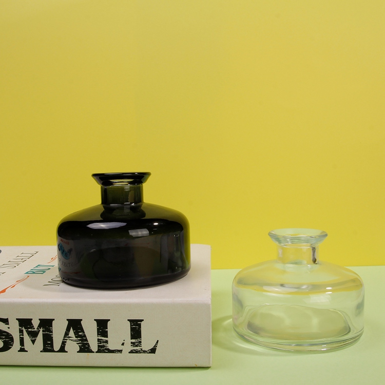 High Quality Ins Smooth Colorful Empty 50ml 100ml Round Reed Diffuser Glass Bottle Aromatherapy Oil Massagle Bottle