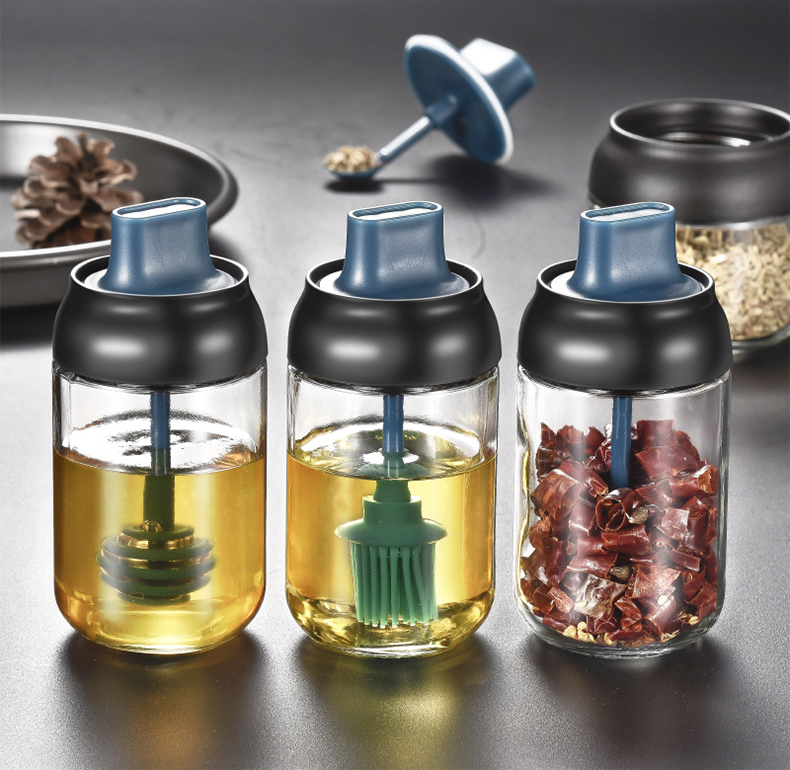 High Quality Kitchen Spice Containers Condiment Glass bottles Spice Mill Castors