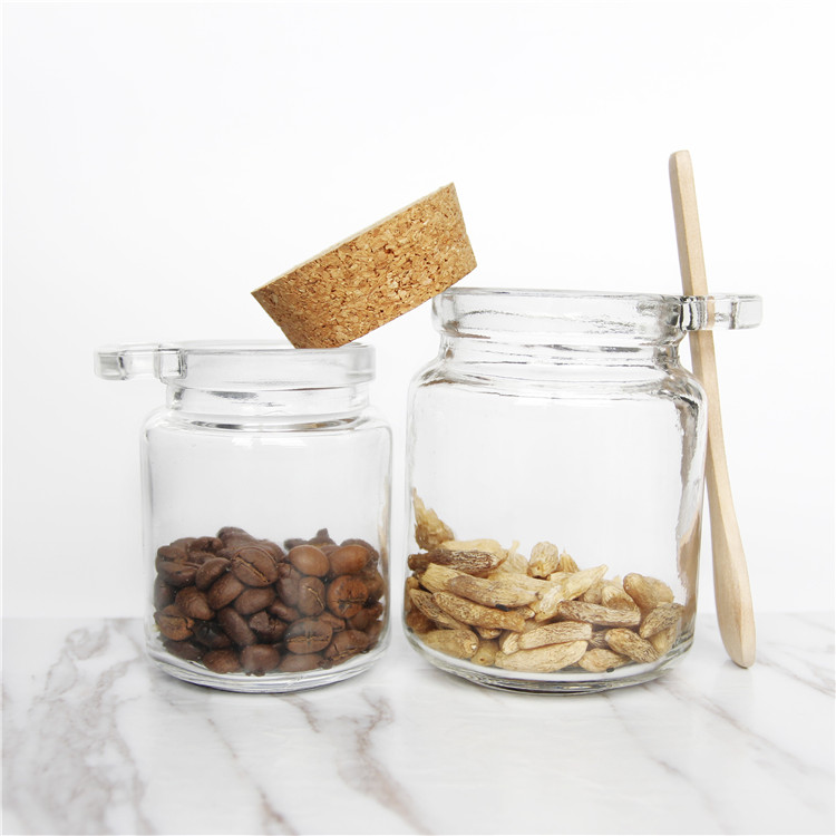 High Quality Round Glass Jar With Wooden Stopper and Spoon