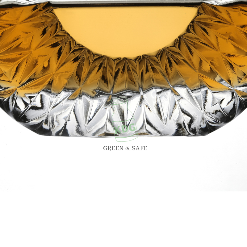 High Quality Wholesale Clear Customize Empty Wine Crystal Glass Bottle for Liquor 530ml