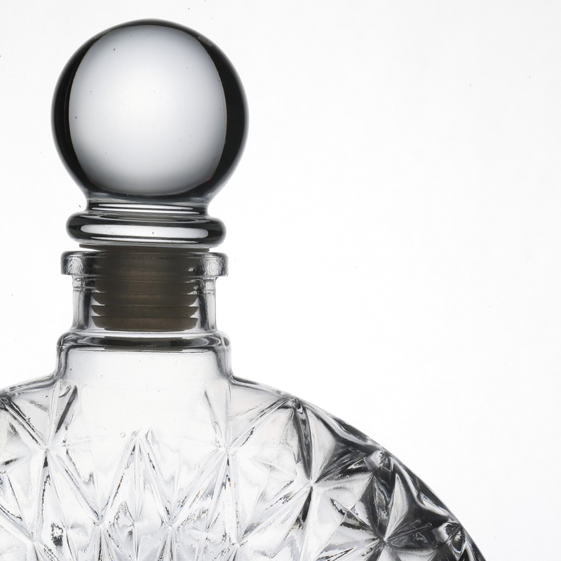 High Quality Wholesale Clear Customize Empty Wine Crystal Glass Bottle for Liquor 530ml