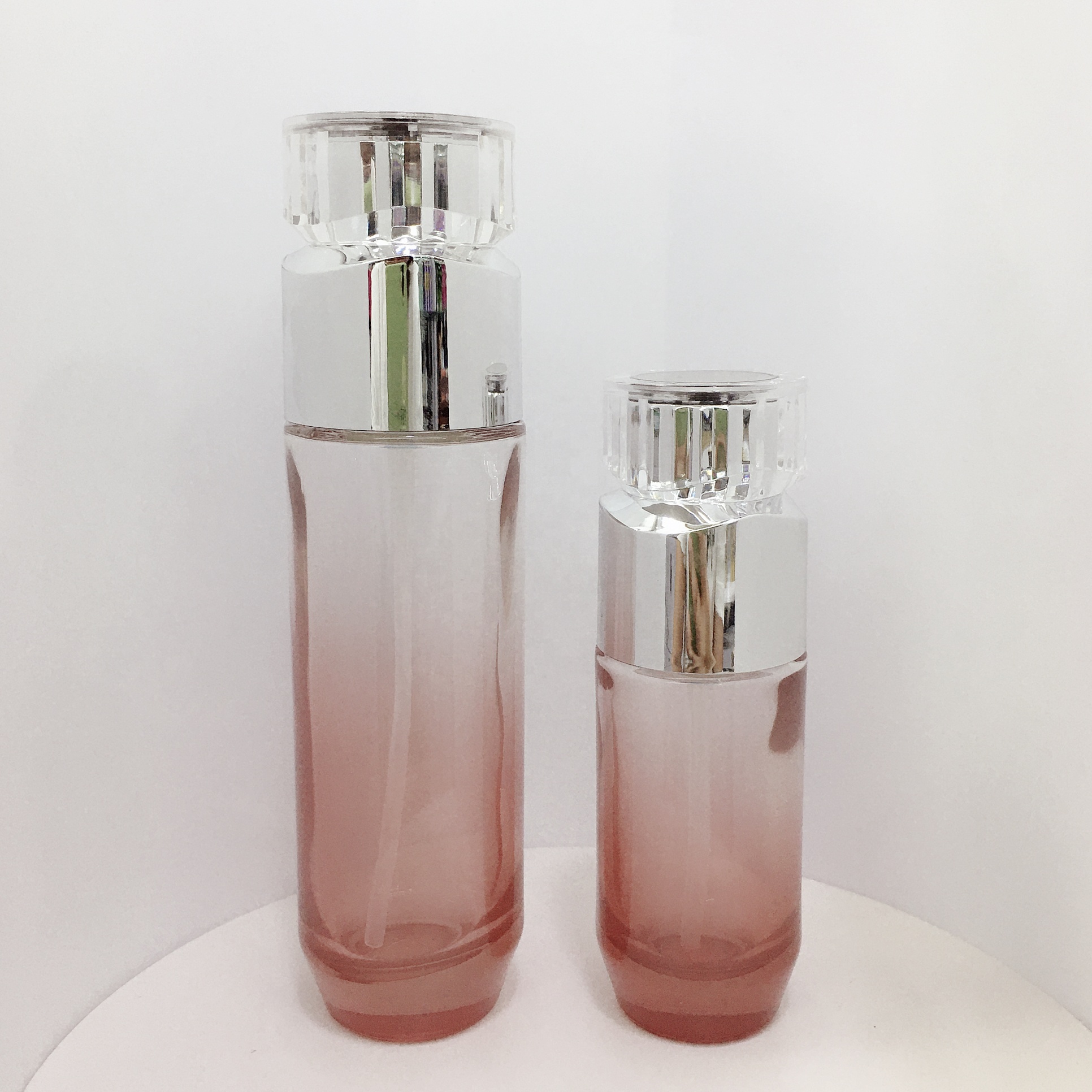 High-end cosmetics bottles new glass bottles can be customized colors.