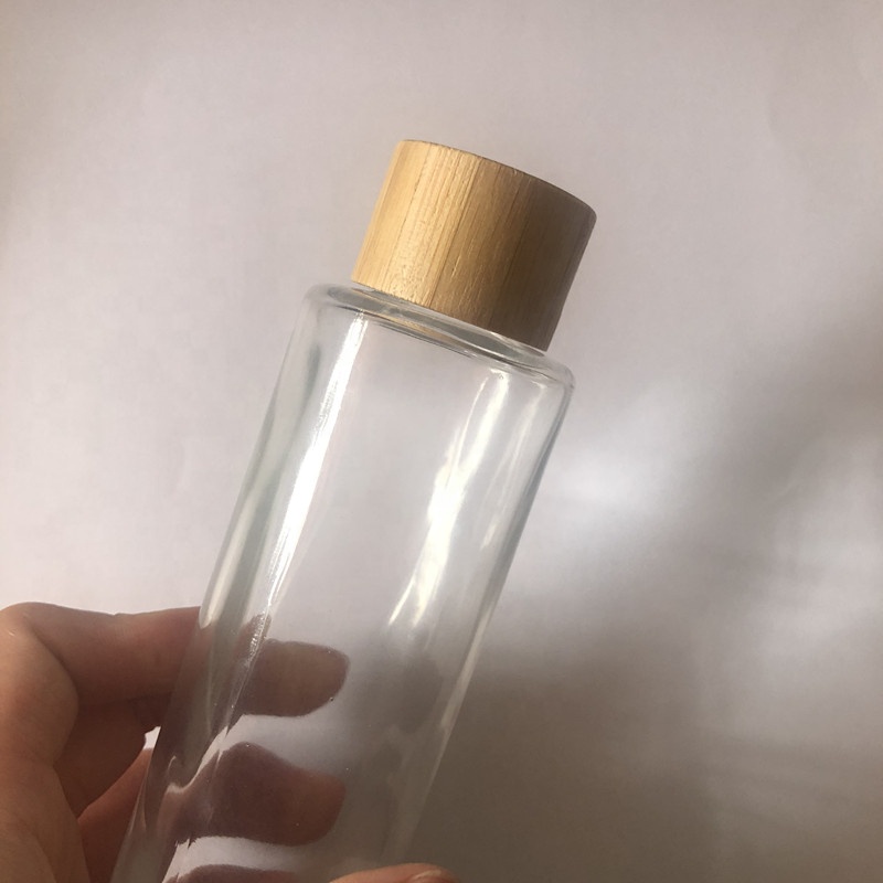 High grade 100ml 120ml 150ml clear / frosted glass cosmetic toner bottle with screw bamboo cap