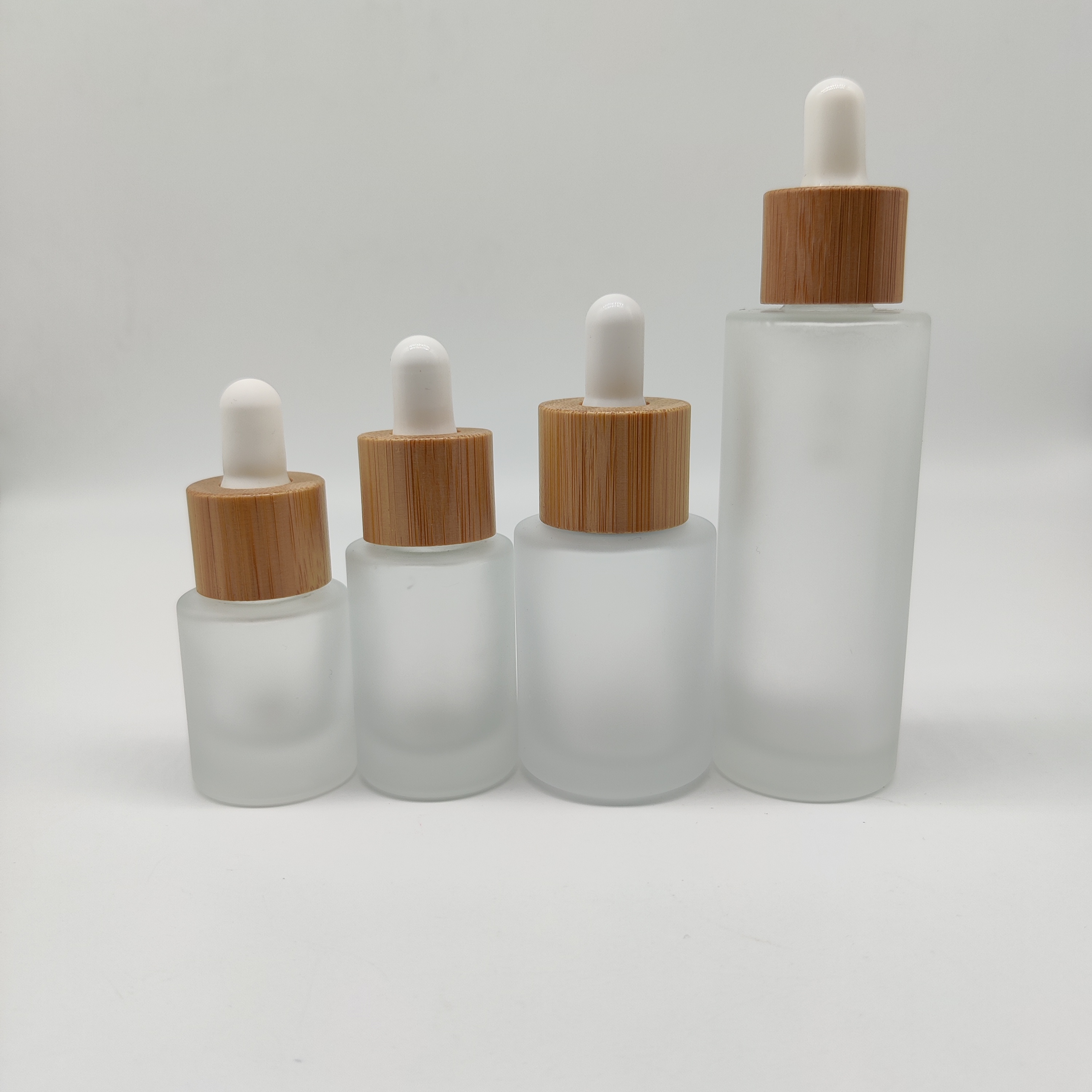 High quality 1 oz 1/2 oz 1 fl oz 2 oz 4 oz bamboo pump/dropper empty frosted round glass bottles for cosmetics