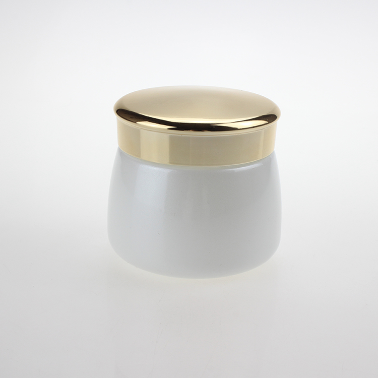 High quality 130ml 4 oz frosted round glass jars for body scrub, cream jar with shiny gold aluminum lid