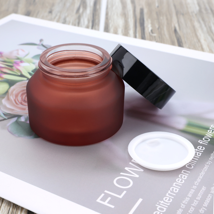 High quality 15 30 50g 0.5 1 1.7 oz frosted red slant shoulder smell proof cosmetic glass cream Jars with black screw cap