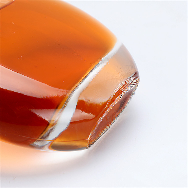 High-quality 250ml 500ml oblate wine vodka whiskey Glass Bottle