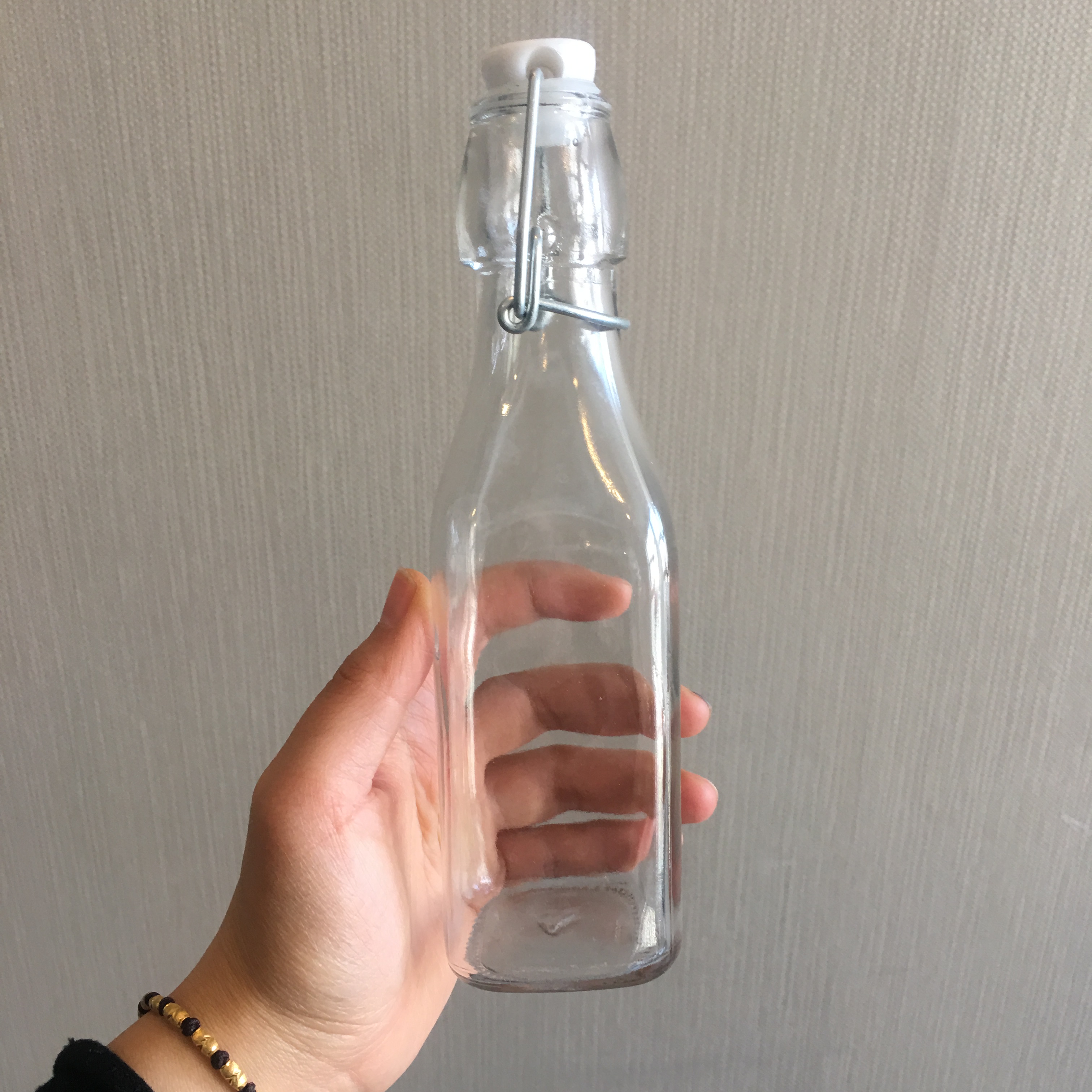 High quality 250ml glass juice bottle water bottle with swing top lid