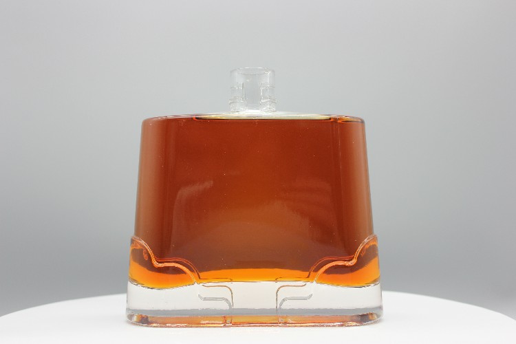 High quality and short delivery time whisky glass bottle 700ml