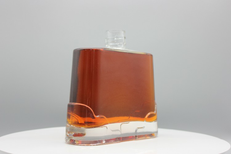 High quality and short delivery time whisky glass bottle 700ml