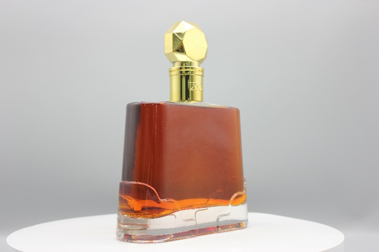 High quality and short delivery time whisky glass bottle 700ml