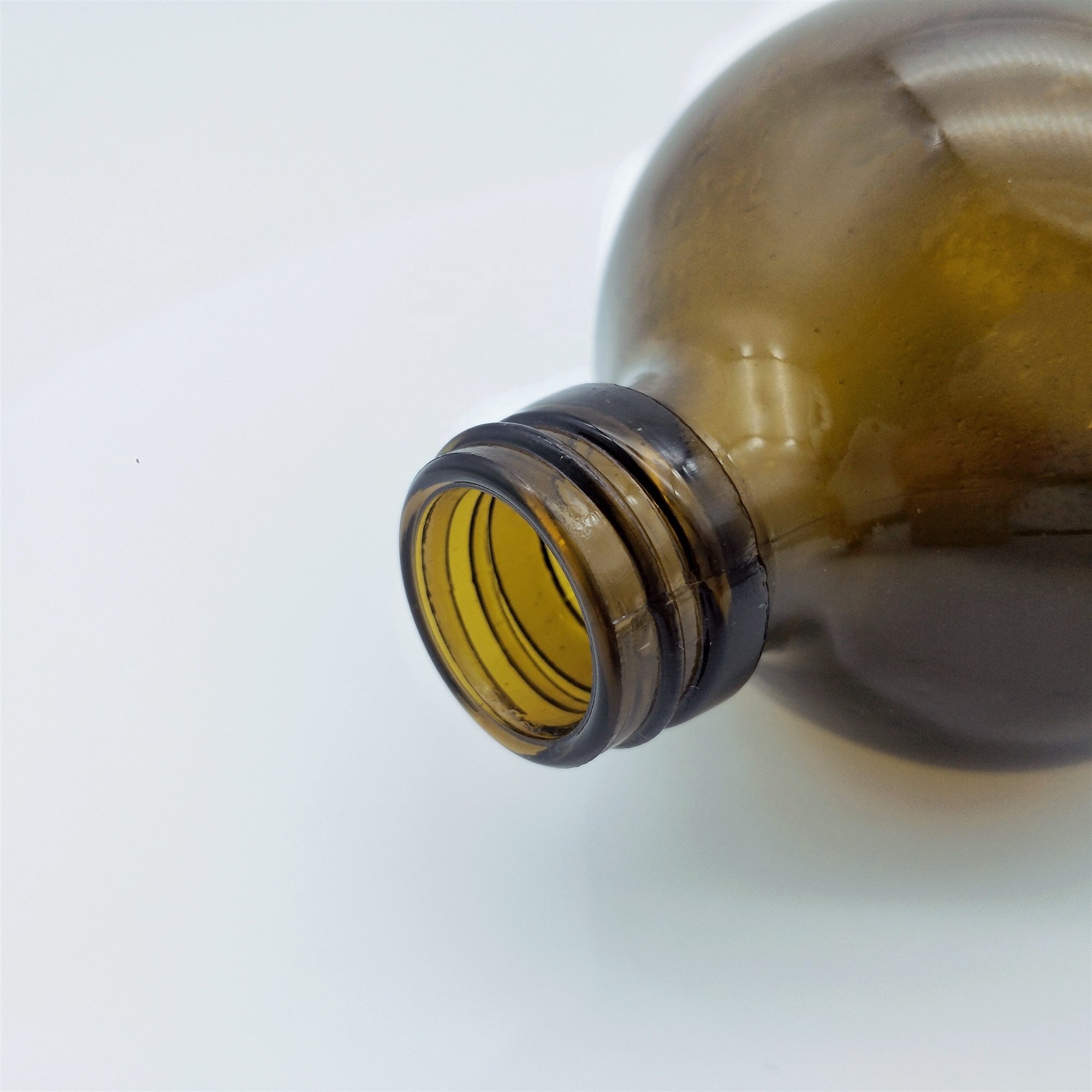 High quality empty 500ml / 16oz amber glass bottle with 28mm ROPP caps 500ml for beverage and bamboo