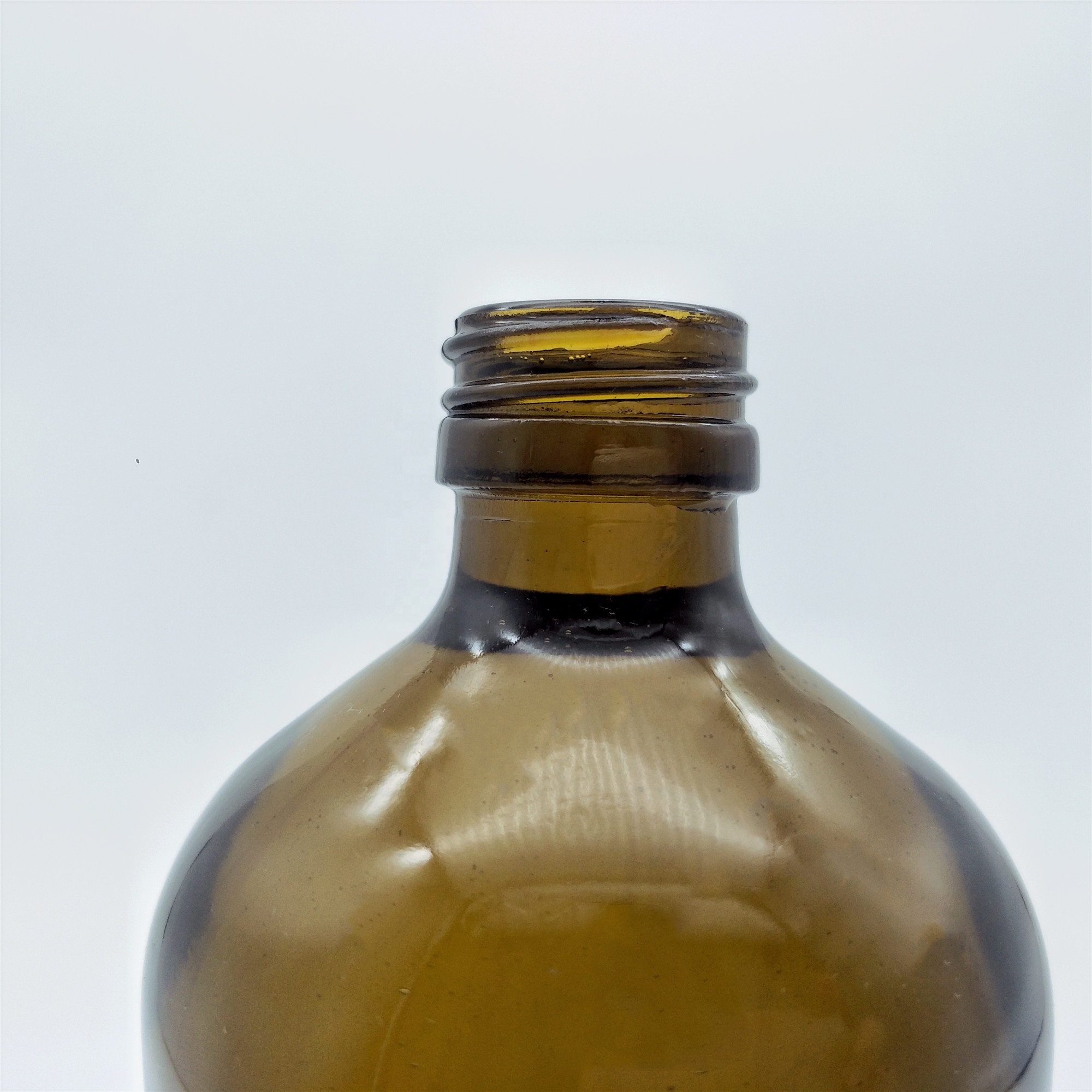 High quality empty 500ml / 16oz amber glass bottle with 28mm ROPP caps 500ml for beverage and bamboo
