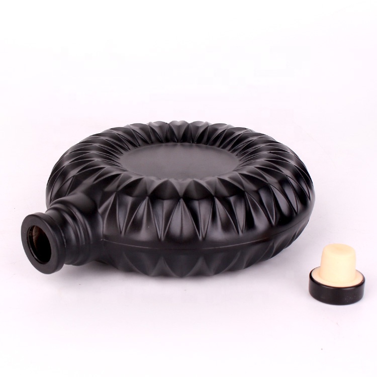 High quality empty matte black flat 500ml glass wine bottle for whiskey gin vodka with stopper