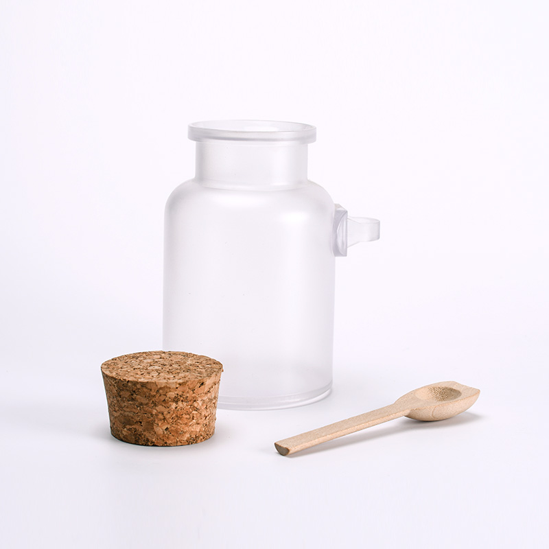 High quality skin care packaging 100ml 200ml 300ml 500ml bath salt bottle jars with wooden spoon