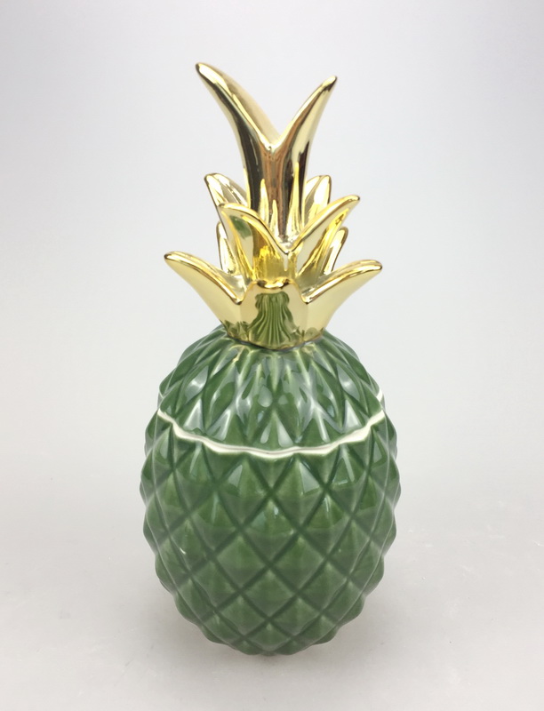 Home decorative green pineapple ceramic cookie jar with golden lid for wholesale