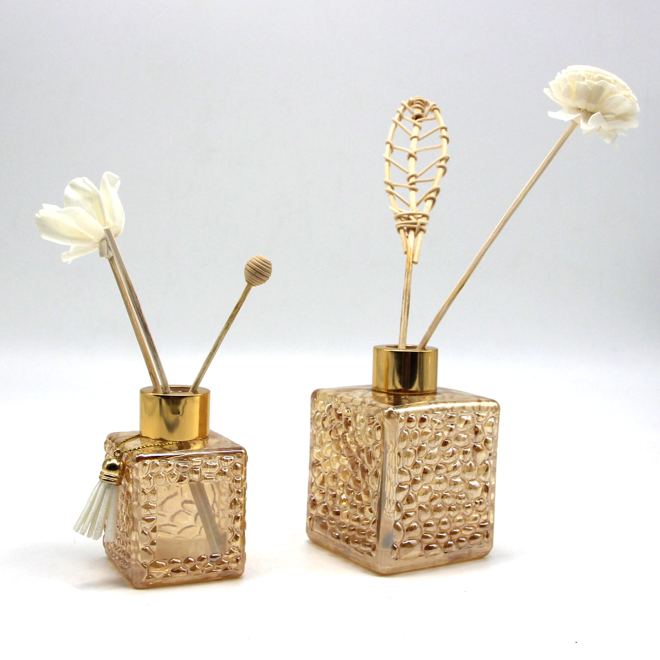 Hot Sale 100ml 200ml empty luxury square decorative reed diffuser glass bottle with Rattan Sticks