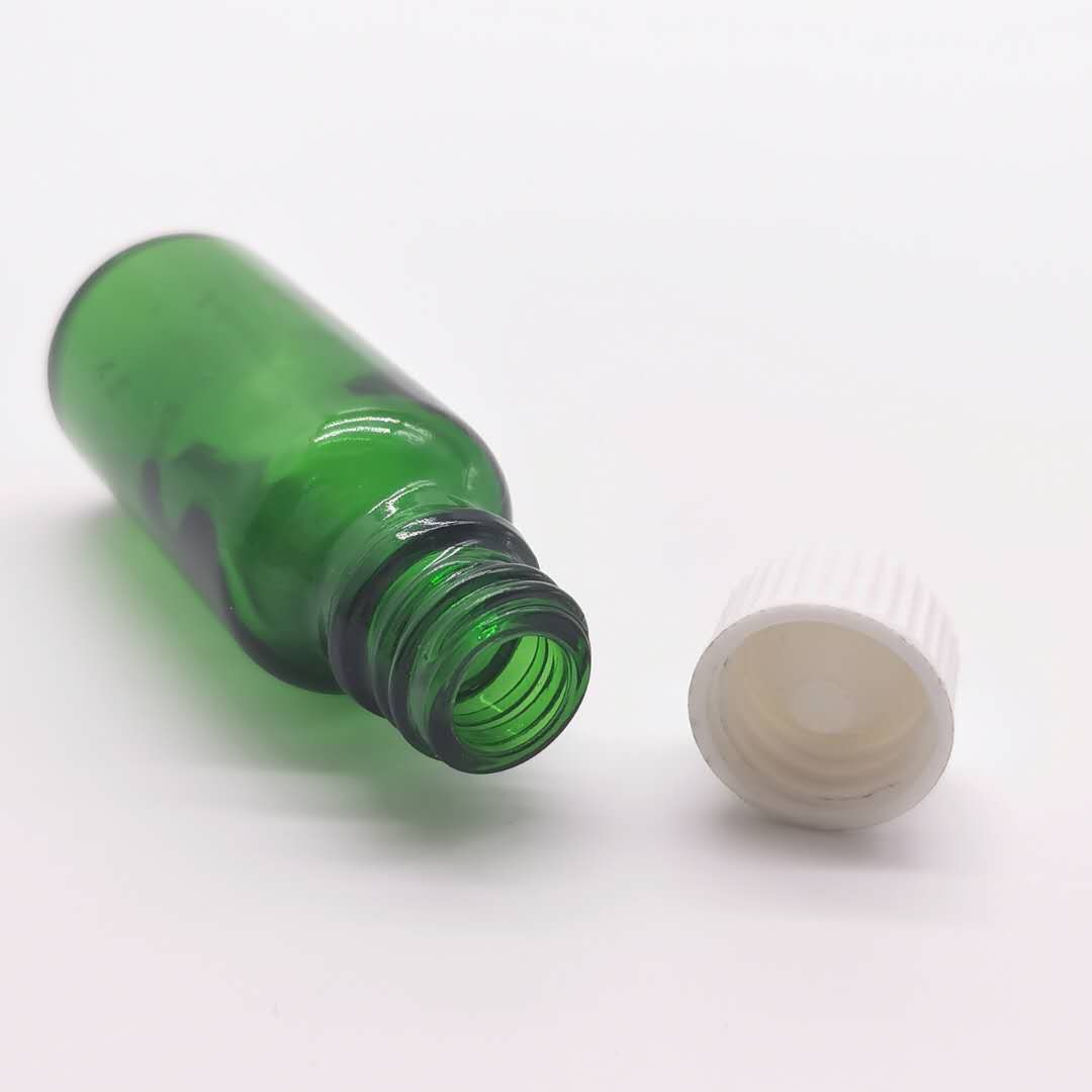 Hot Sale 15ml Plastic Cap Green Glass Essential Oil Bottle