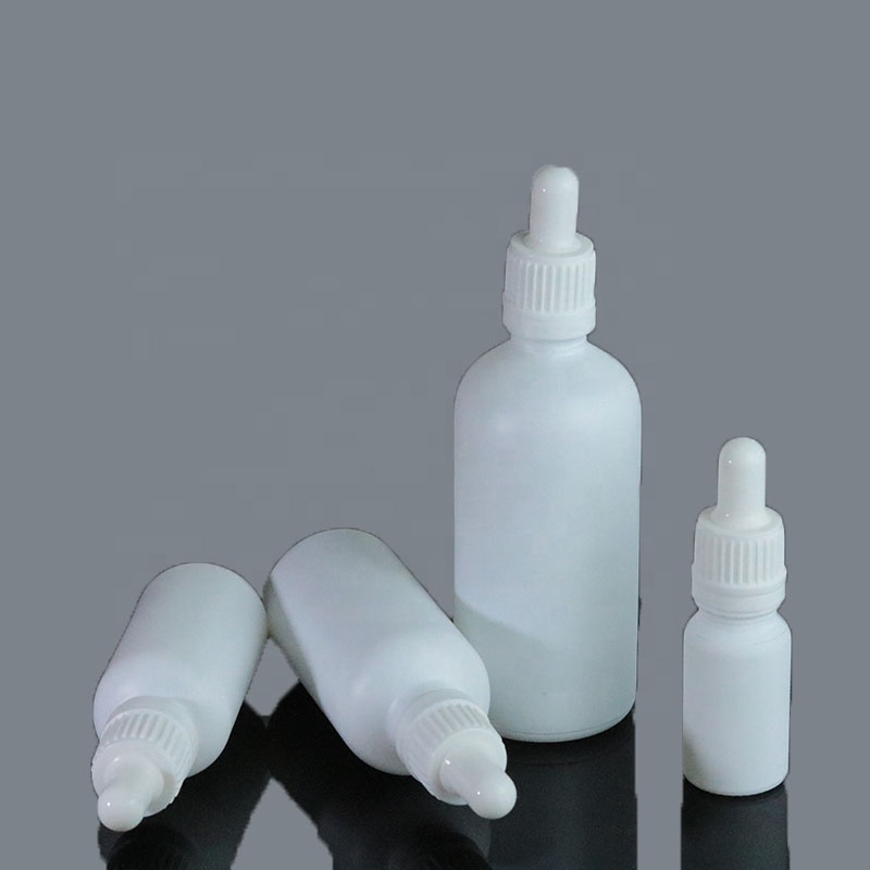 Hot Sale 5ml 10ml 15ml 20ml 30ml White Dropper Glass Bottle with Plastic Tamper Evident Cap (GRW02)