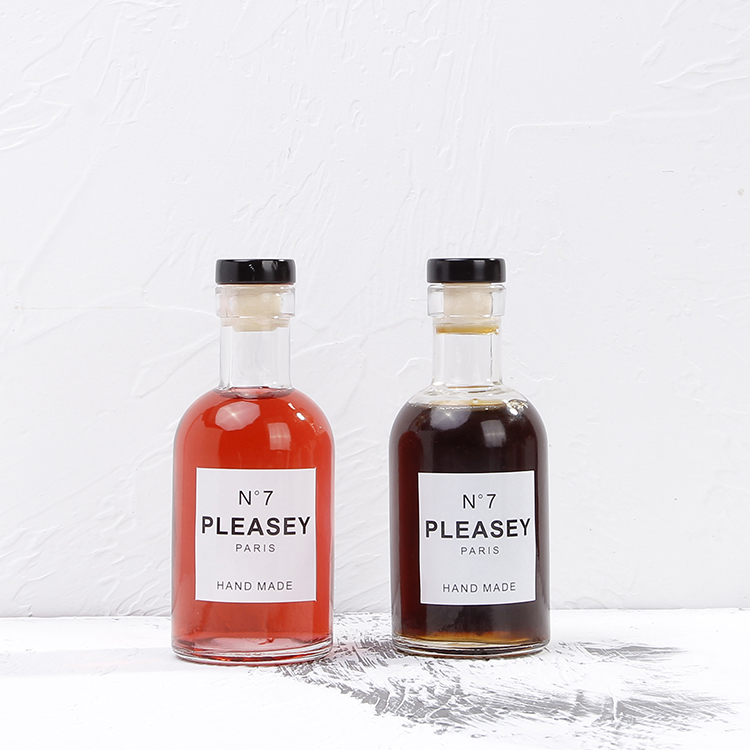 Hot Sale Cylinder Glass Bottle With Cork,Glass Rum Bottle With Lid