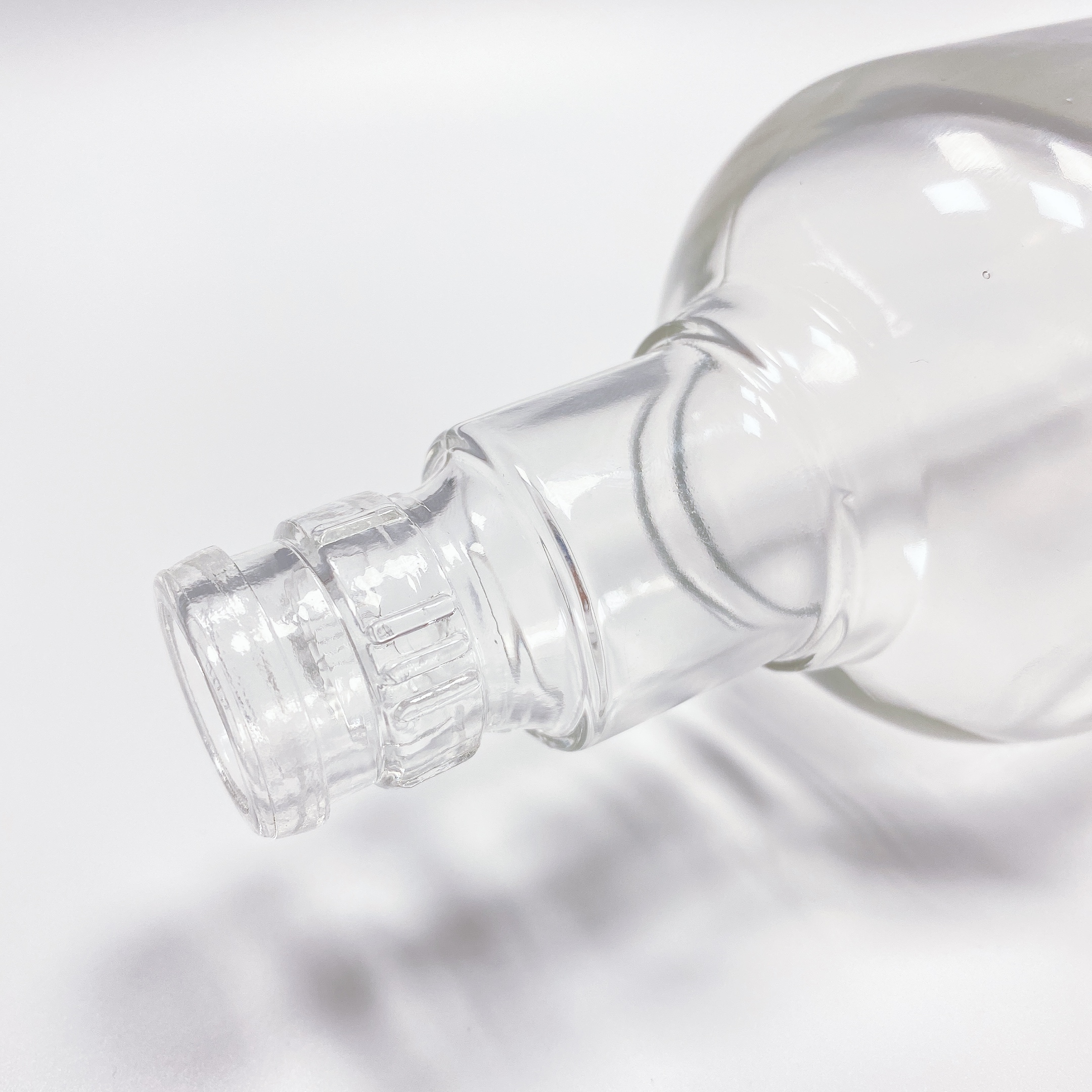 Hot Sale Empty Clear Crystal Glassware High Quality Glass Bottle for Liquor 500ml Customize