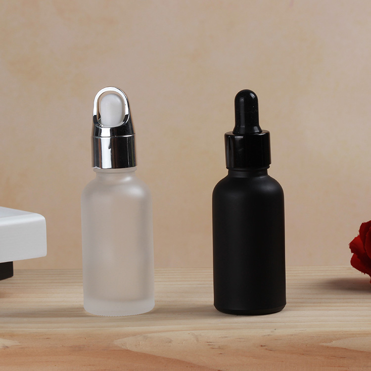 Hot Sale Frosted 30ml Glass Essential Oil Bottle in Clear and Black Color