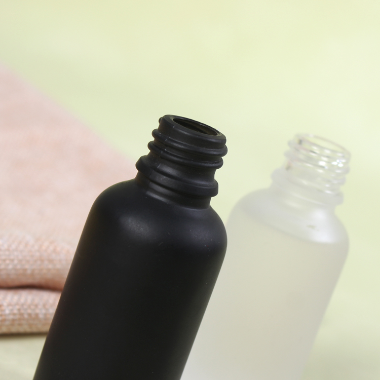 Hot Sale Frosted 30ml Glass Essential Oil Bottle in Clear and Black Color