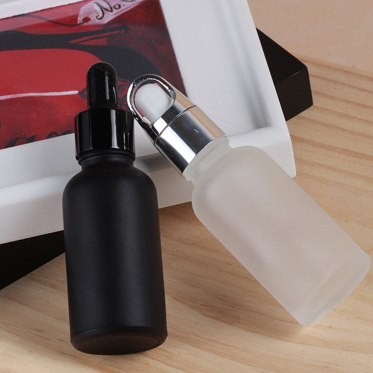 Hot Sale Frosted 30ml Glass Essential Oil Bottle in Clear and Black Color