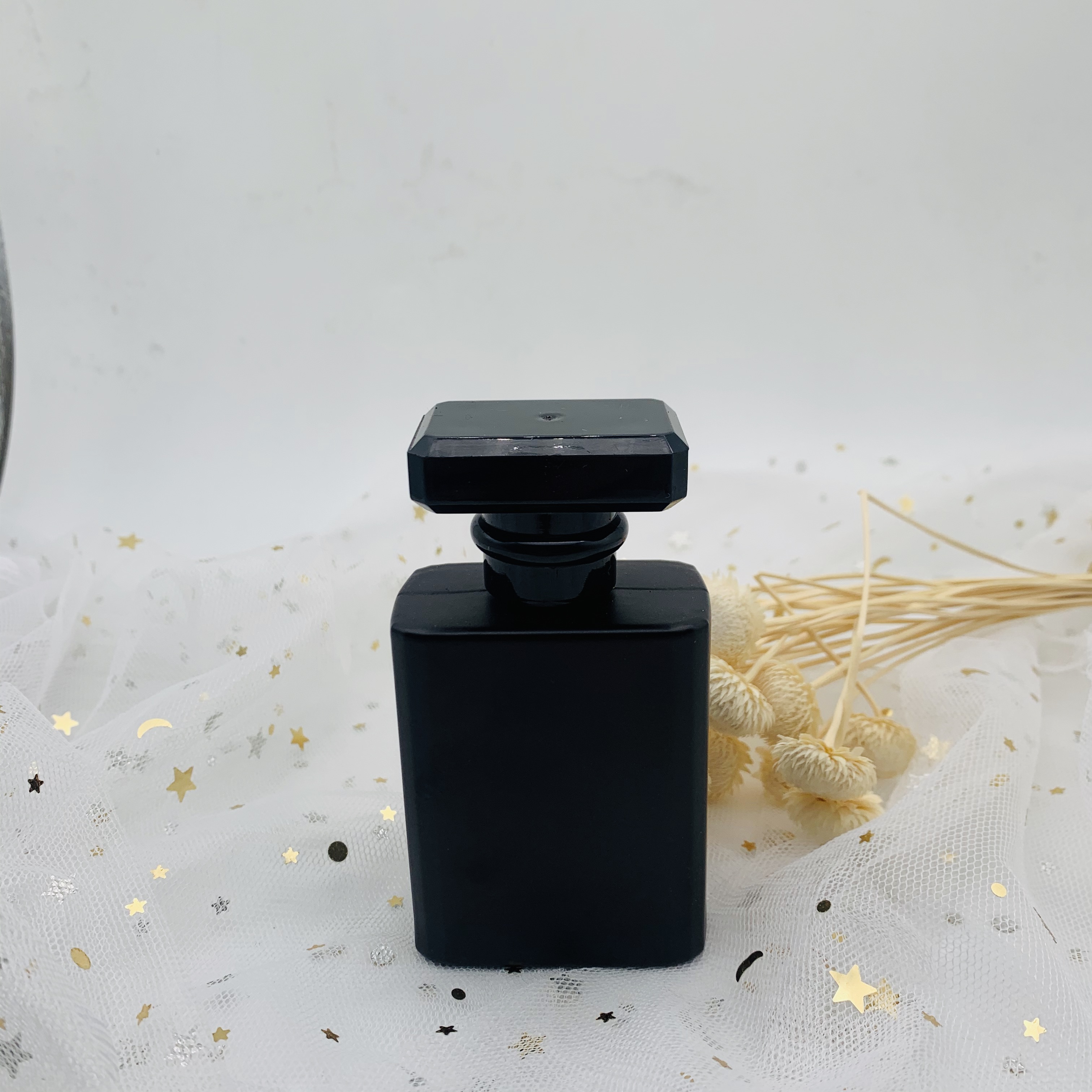 Hot Sale In Stock 50ml Black Glass Perfume Bottle With Screw Spray