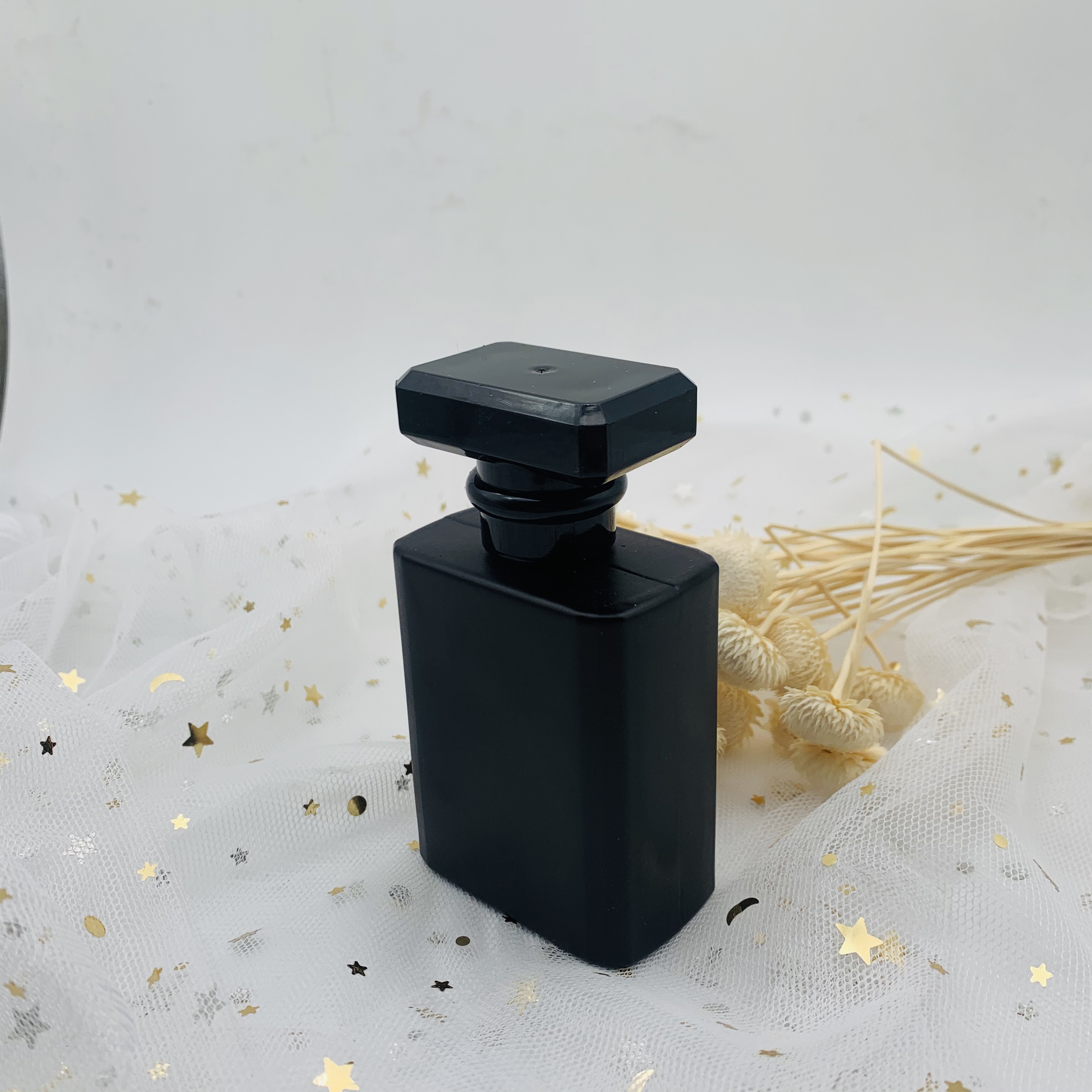 Hot Sale In Stock 50ml Black Glass Perfume Bottle With Screw Spray