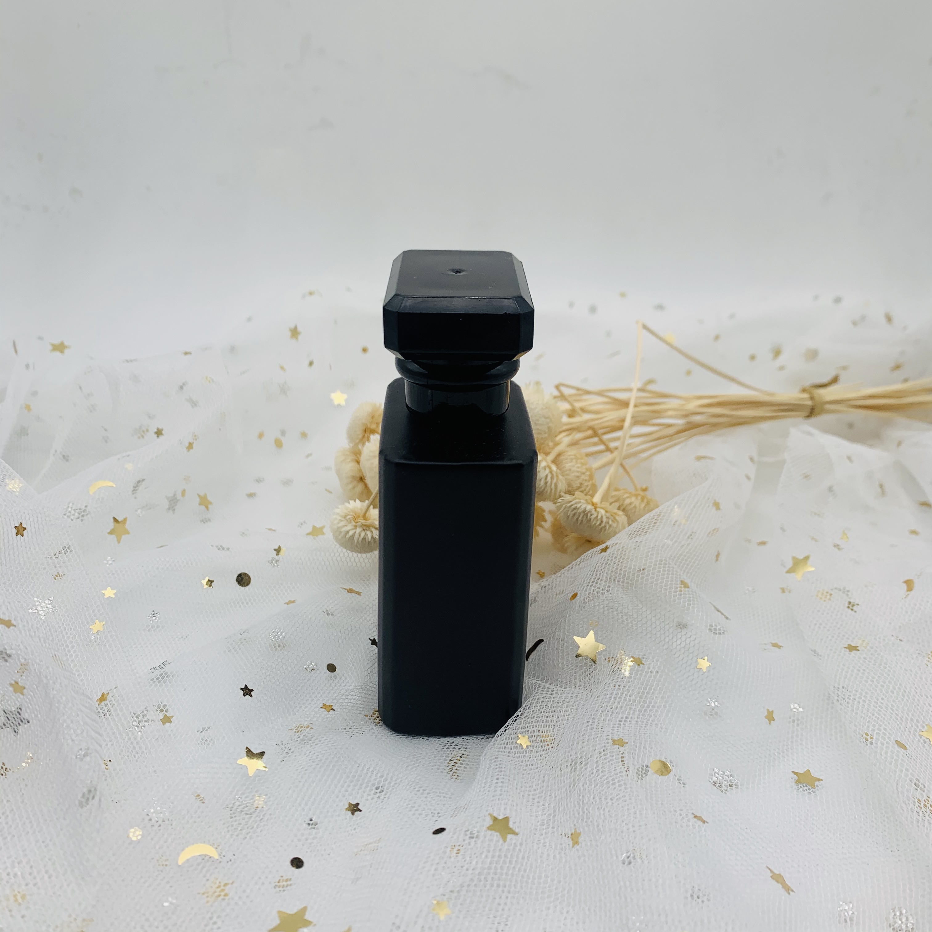 Hot Sale In Stock 50ml Black Glass Perfume Bottle With Screw Spray